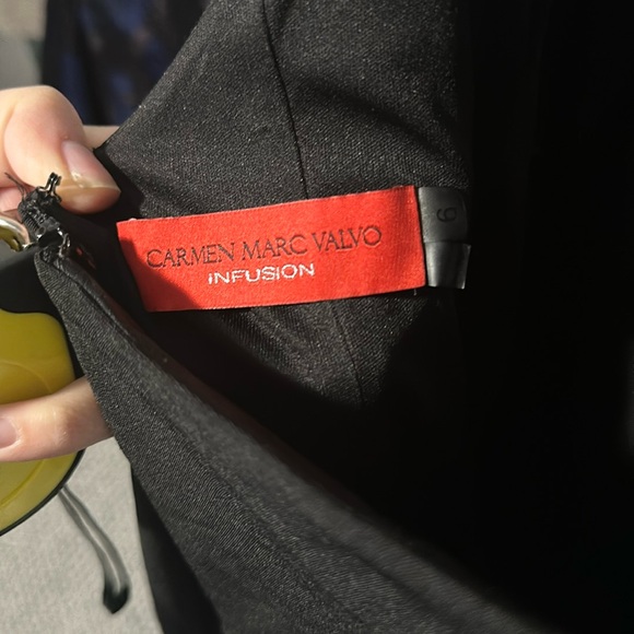 Carmen Marc Valvo Gown size 6. Black/Gold with open back. - Picture 9 of 11